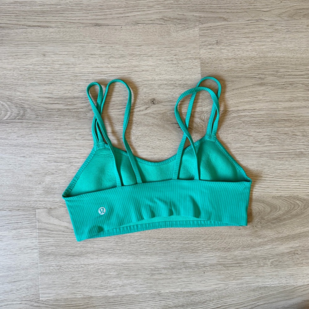 Ribbed lululemon like a cloud bra - Picture 2 of 3